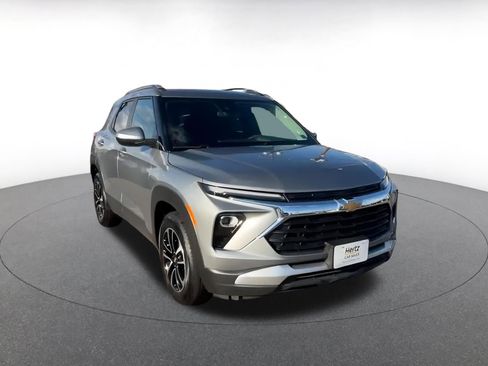 Used 2025 Chevrolet TrailBlazer LT image 3