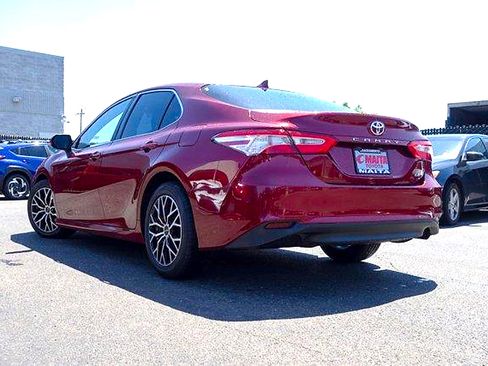 Used 2019 Toyota Camry LE FWD image 7