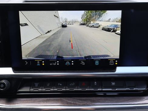 Used 2025 Chevrolet Silverado 3500 LTZ w/ LTZ Convenience Package image 8