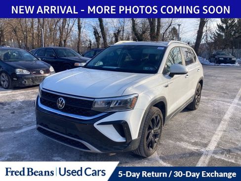 Used 2022 Volkswagen Taos SE w/ Panoramic Sunroof Package image 3