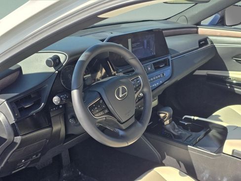 Used 2025 Lexus ES 350 w/ Premium Package image 8