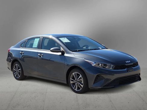 Used 2024 Kia Forte LXS image 2