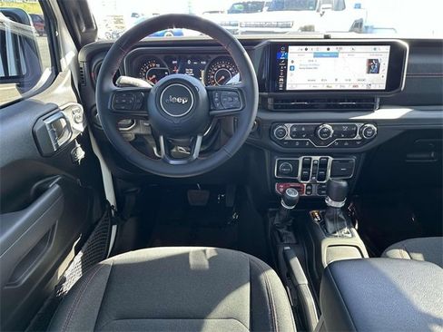 Used 2024 Jeep Gladiator Rubicon w/ Technology Group image 15