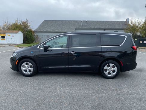 Used 2017 Chrysler Pacifica Touring Plus image 9