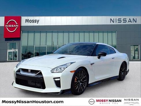 Certified 2021 Nissan GT-R Premium image 3