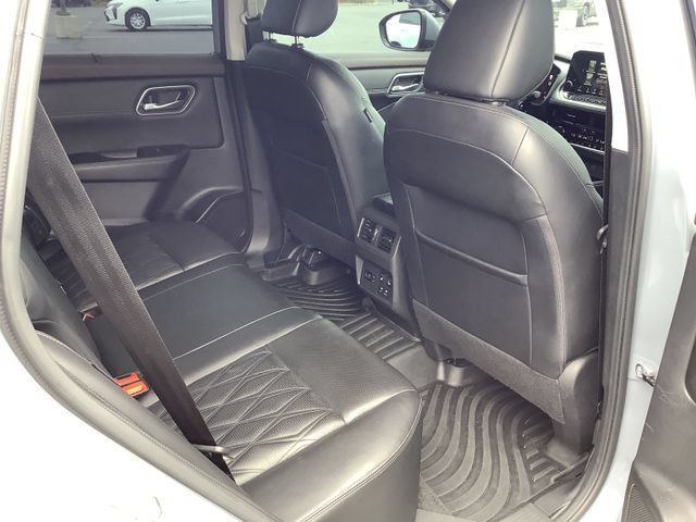 Used 2022 Nissan Rogue Platinum w/ Head-Up Display Package FWD image 33