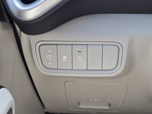 Used 2025 Kia Soul LX w/ LX Technology Package image 24