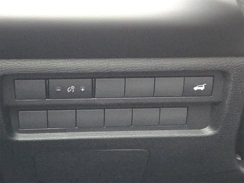 Used 2025 Mitsubishi Outlander SE image 17