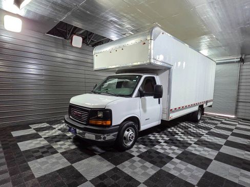 Used 2017 GMC Savana 4500 image 1