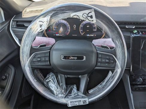 New 2025 Jeep Grand Cherokee L Altitude image 17