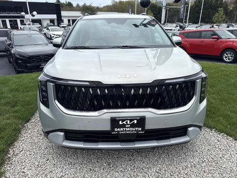 Used 2025 Kia Carnival EX FWD image 11