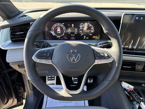 New 2026 Volkswagen Tiguan SE R-Line image 26