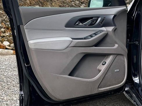 Used 2018 Chevrolet Traverse Premier image 21