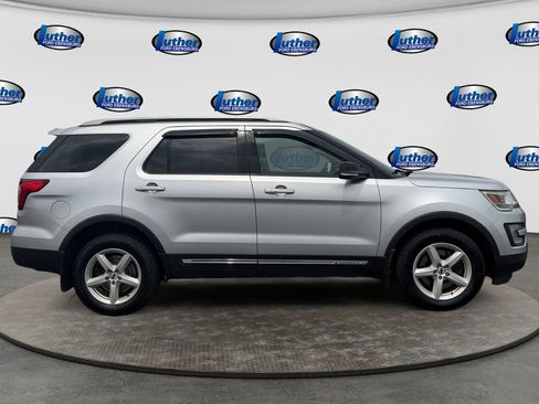 Used 2017 Ford Explorer XLT w/ Equipment Group 202A AWD/4WD image 6