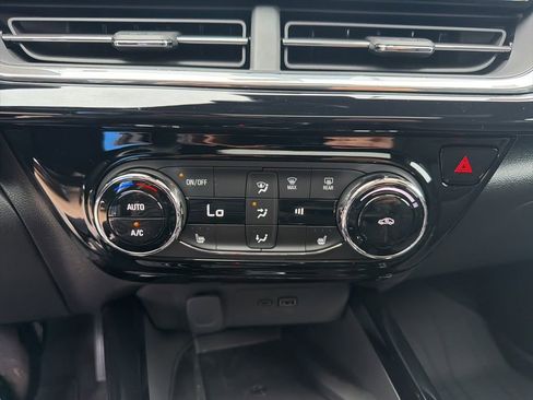 New 2026 Chevrolet Trax RS w/ Sunroof Package FWD image 24