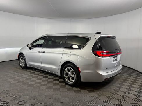 Used 2024 Chrysler Pacifica Limited FWD image 10