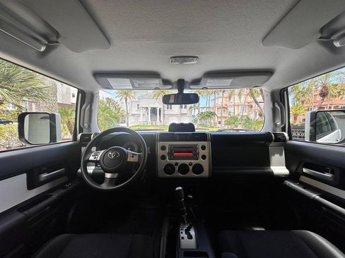 Used 2014 Toyota FJ Cruiser 4WD w/ Upgrade Package image 11