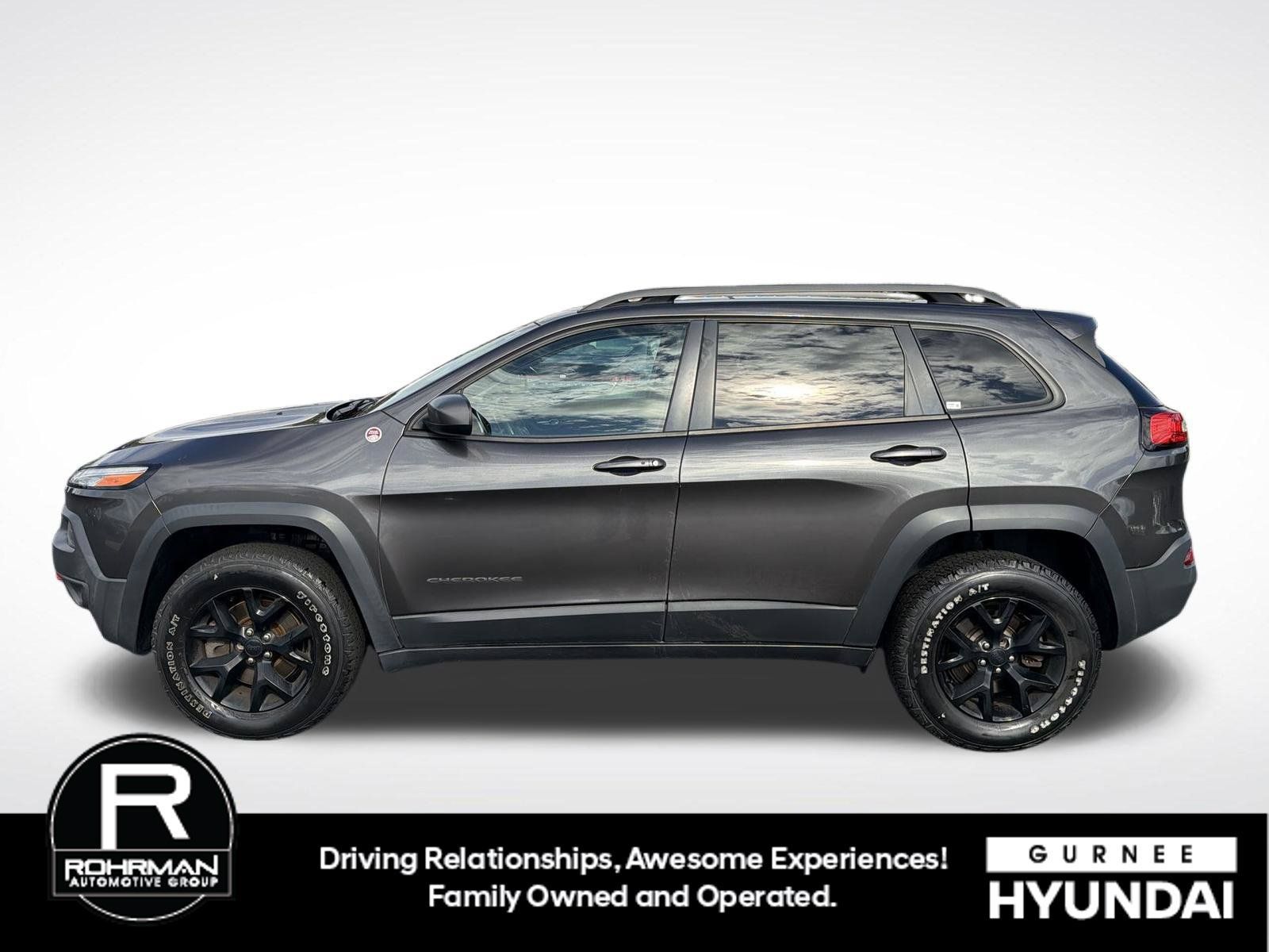 Used 2017 Jeep Cherokee Trailhawk w/ Comfort/Convenience Group AWD/4WD image 6