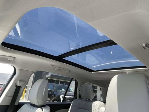 Used 2025 Lincoln Aviator AWD w/ Jet Appearance Package image 8