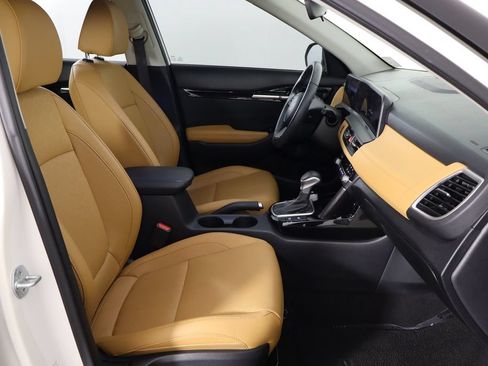 Used 2024 Kia Seltos EX FWD image 18