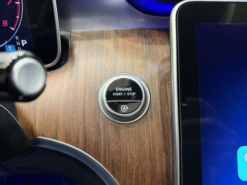 Certified 2025 Mercedes-Benz C 300 Sedan image 22