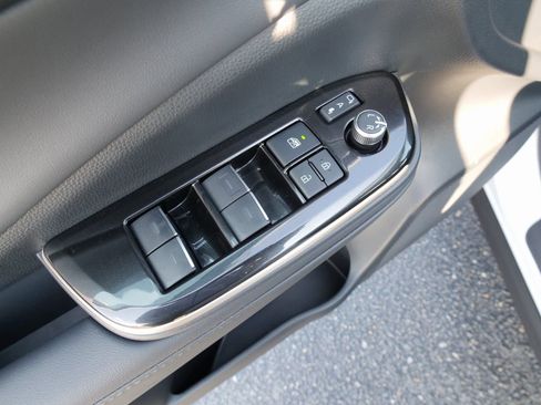 Used 2026 Toyota Crown XLE image 18