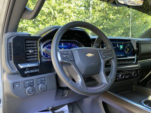 Used 2025 Chevrolet Silverado 2500 High Country w/ High Country Premium Package image 17