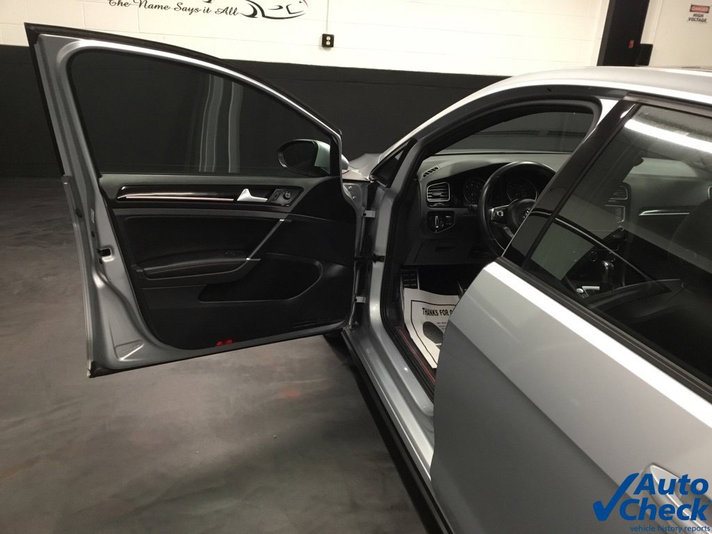 Used 2017 Volkswagen GTI SE FWD image 19