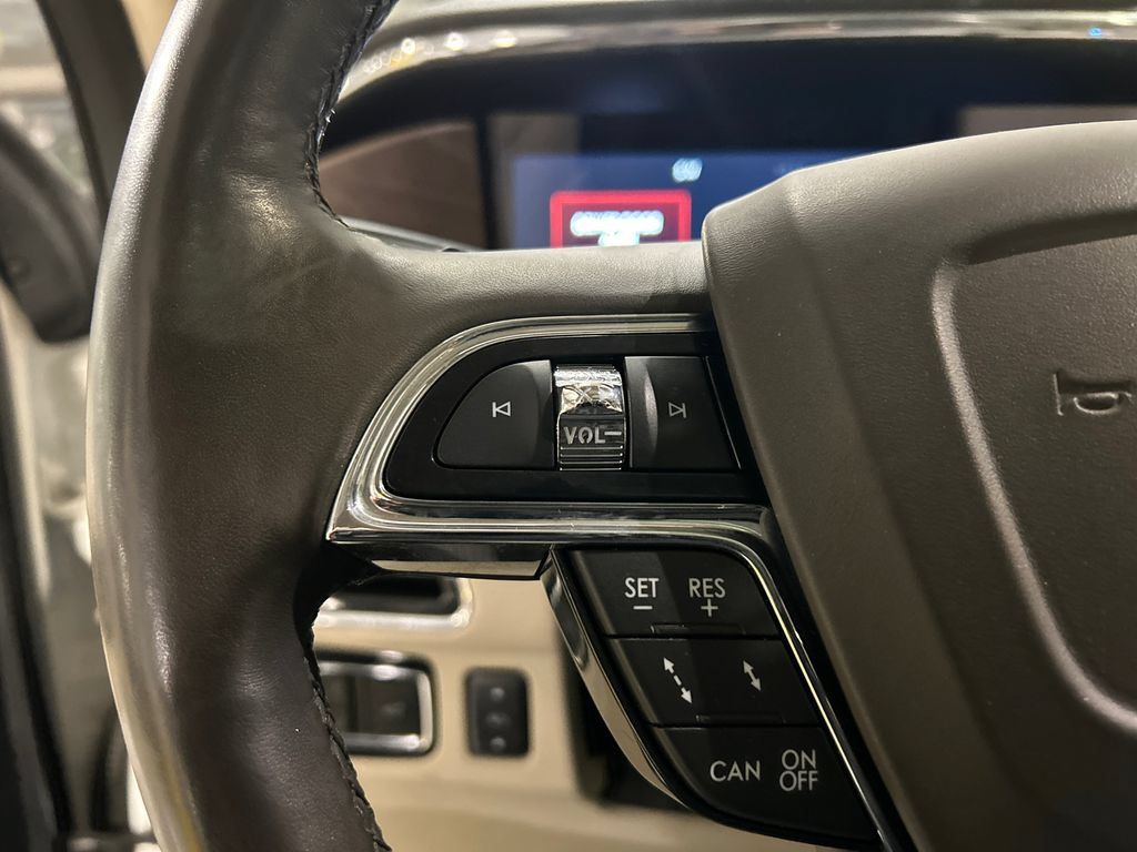 Used 2021 Lincoln Navigator Reserve w/ Luxury Package AWD/4WD image 13