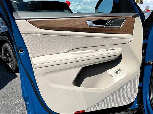 New 2026 Volkswagen Atlas SE image 10