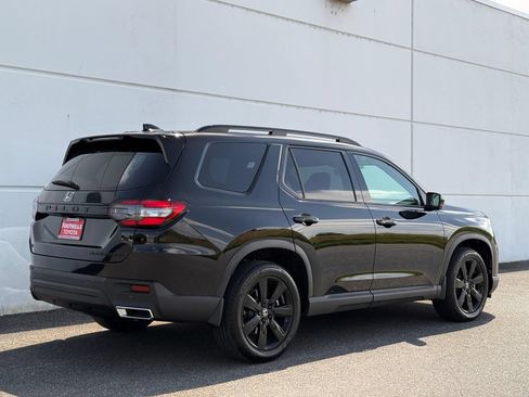 Used 2025 Honda Pilot Black Edition image 7