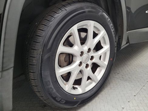 Used 2014 Jeep Cherokee Latitude FWD image 31
