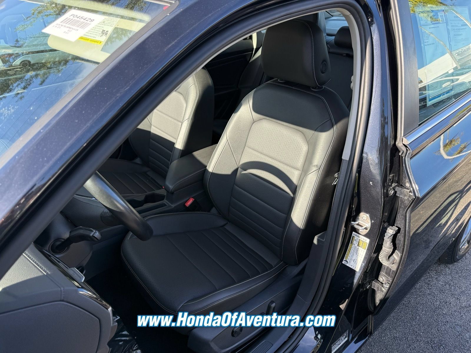 Used 2024 Volkswagen Jetta SE FWD image 17