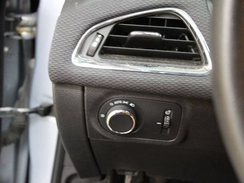 Used 2018 Chevrolet Cruze LT FWD image 15