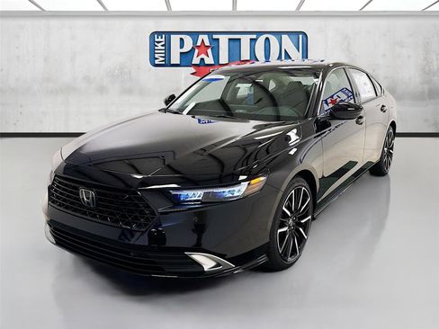 Used 2025 Honda Accord Touring image 3