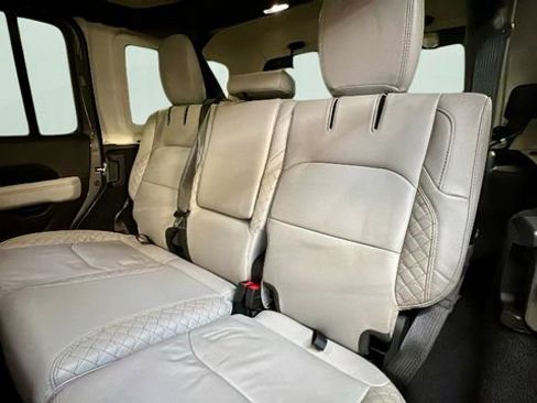 Used 2022 Jeep Wrangler Unlimited Sahara image 24