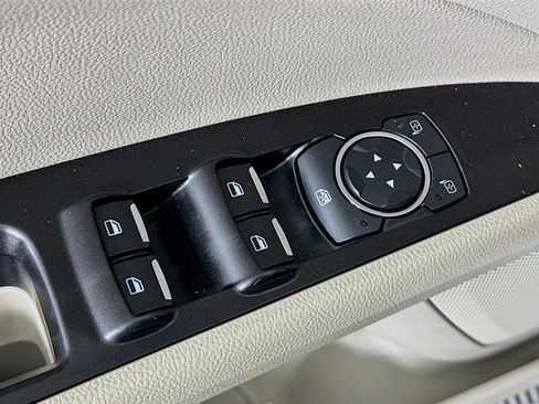 Used 2018 Ford Fusion SE image 15