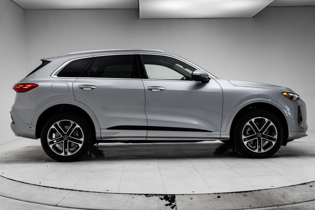 Certified 2025 Audi Q5 Premium w/ Convenience Package AWD/4WD image 38