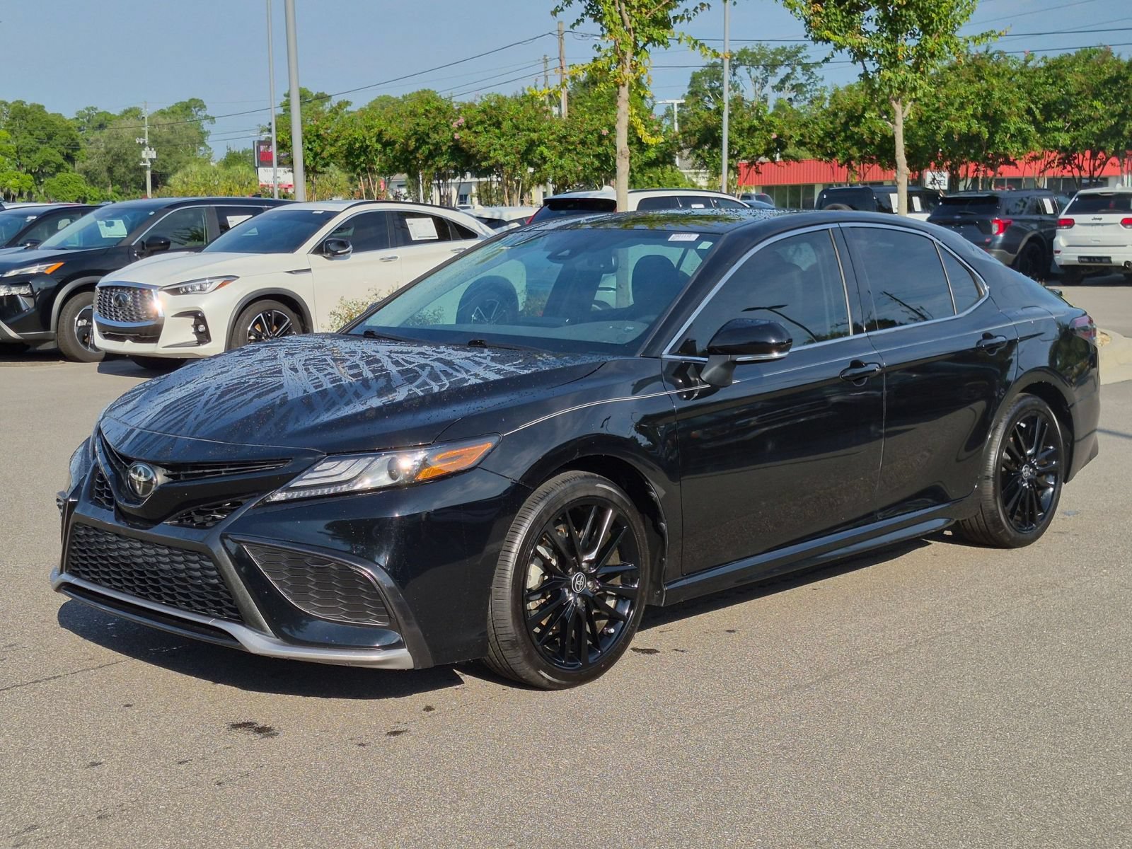 Used 2022 Toyota Camry XSE FWD image 7
