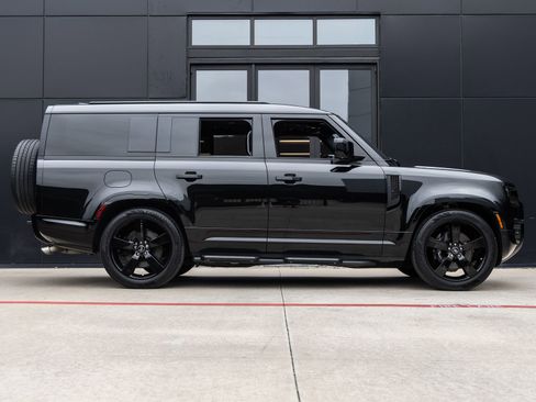 Used 2025 Land Rover Defender 130 V8 AWD/4WD image 10