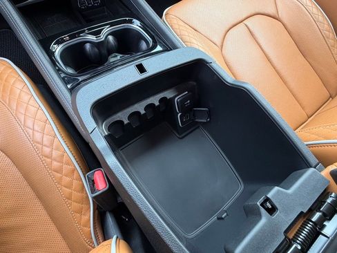 Used 2023 Chrysler Pacifica Pinnacle image 22