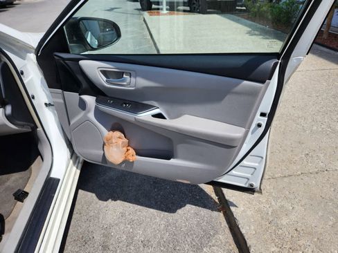 Used 2015 Toyota Camry LE FWD image 21