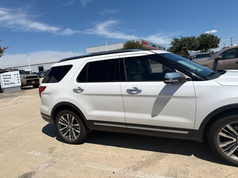 Used 2018 Ford Explorer Platinum AWD/4WD image 3