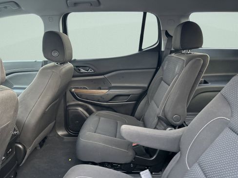 Used 2023 GMC Acadia SLE w/ Driver Convenience Package image 11