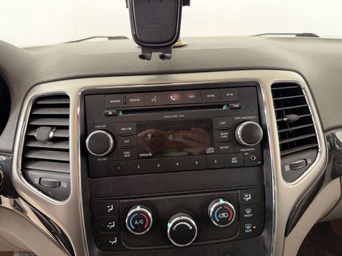 Used 2011 Jeep Grand Cherokee Laredo w/ Security & Convenience Group image 5