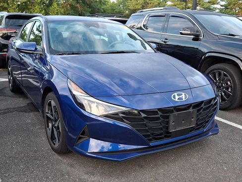 Used 2023 Hyundai Elantra SEL w/ Convenience Package FWD image 5
