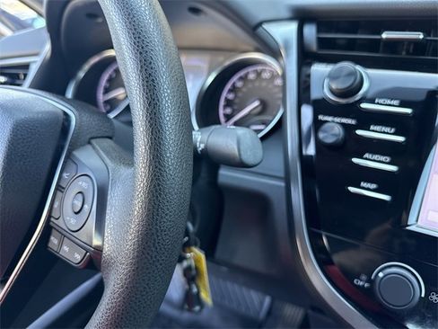 Used 2020 Toyota Camry LE image 24