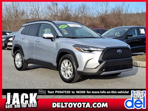 Certified 2023 Toyota Corolla Cross LE image 1