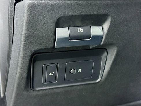 Used 2021 Land Rover Range Rover Evoque R-Dynamic SE image 11