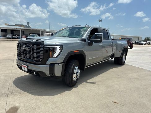 Used 2026 GMC Sierra 3500 Denali Ultimate AWD/4WD image 3